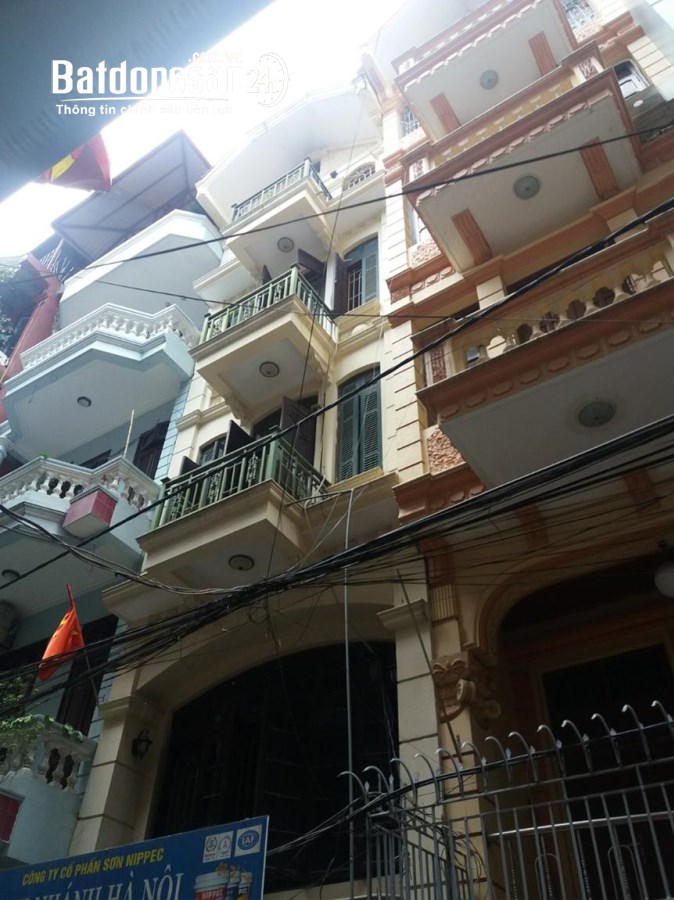 Cho thuê căn nhà ngõ 1 phố Đông Quan, Dt 50m2 x 4,5 tầng gần trường FPT, ô tô đậu cửa