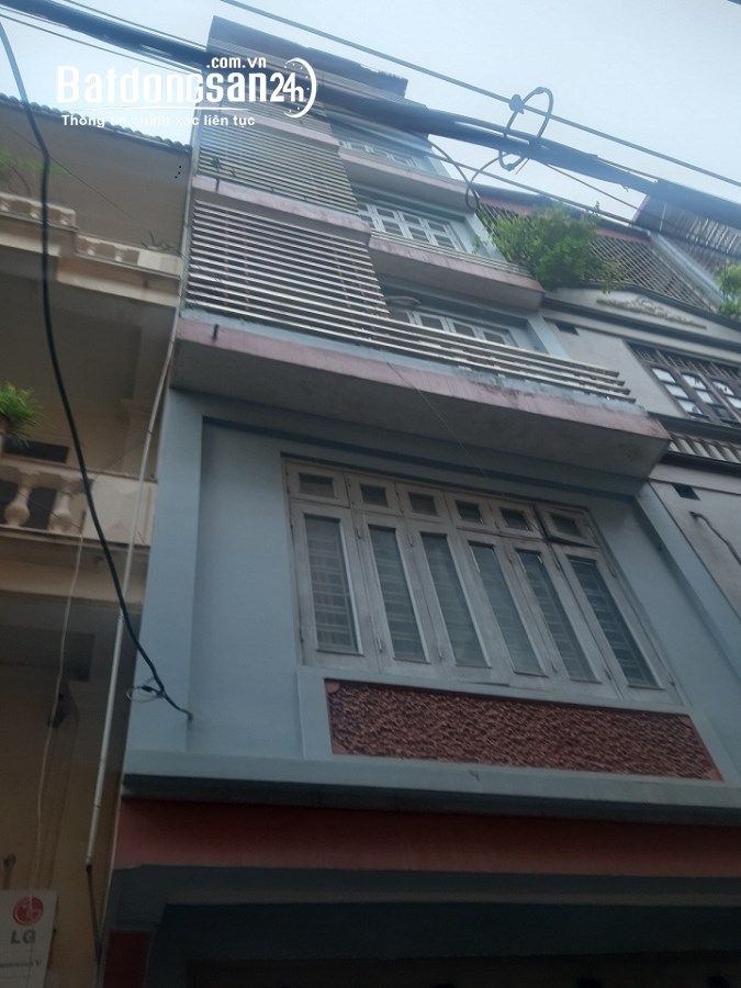 Cho thuê nhà ngõ 261 phố Trần Quốc Hoàn, Dt 45m2 x 5 tầng ngõ rộng ô tô đi lại 