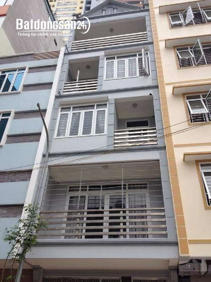 Cho thuê nhà ngõ 78 phố Duy Tân. DT 55m2 x 5 tầng đẹp có nội thất, ngõ rộng để ô tô