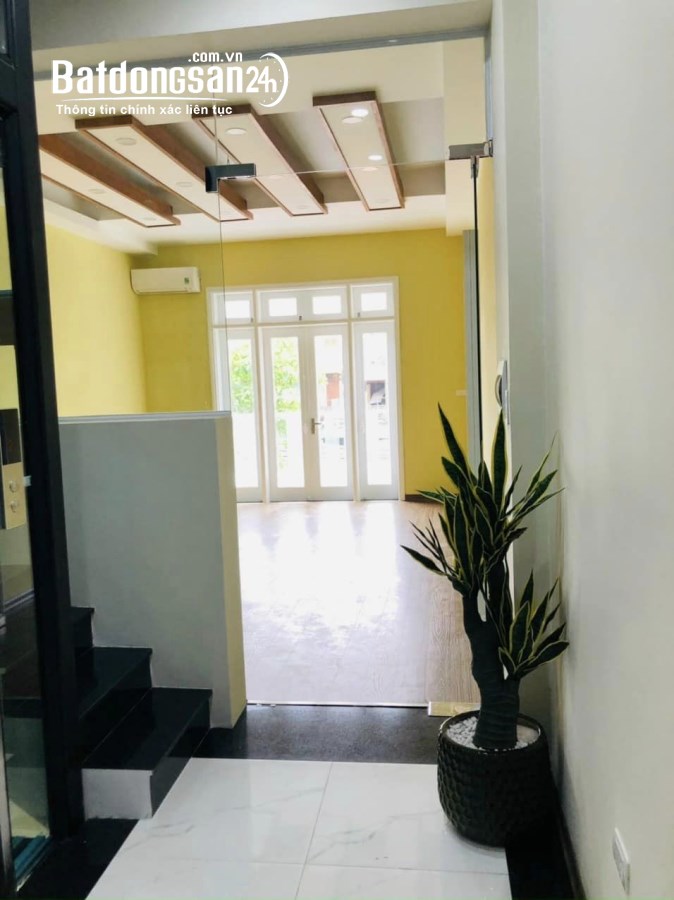 Bán nhà đẹp phố Nguyễn Thị Định, Gara ô tô 7 chỗ. Nhà mới 5 tầng, Thang máy, Vỉa hè