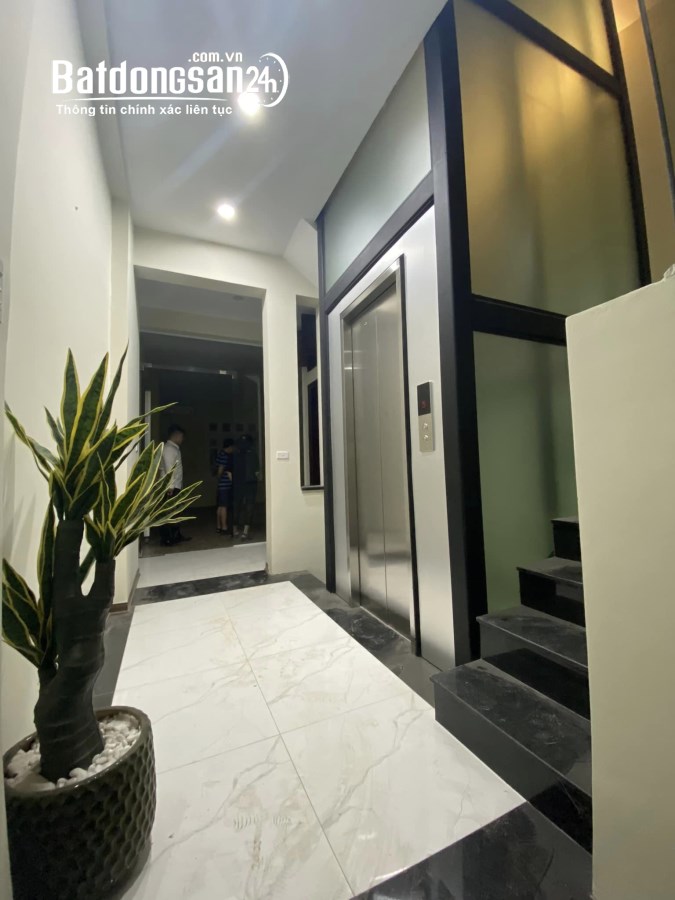 Bán nhà đẹp phố Nguyễn Thị Định, Gara ô tô 7 chỗ. Nhà mới 5 tầng, Thang máy, Vỉa hè
