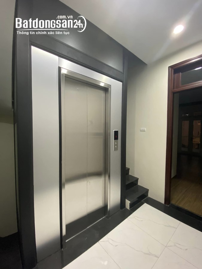 Bán nhà đẹp phố Nguyễn Thị Định, Gara ô tô 7 chỗ. Nhà mới 5 tầng, Thang máy, Vỉa hè