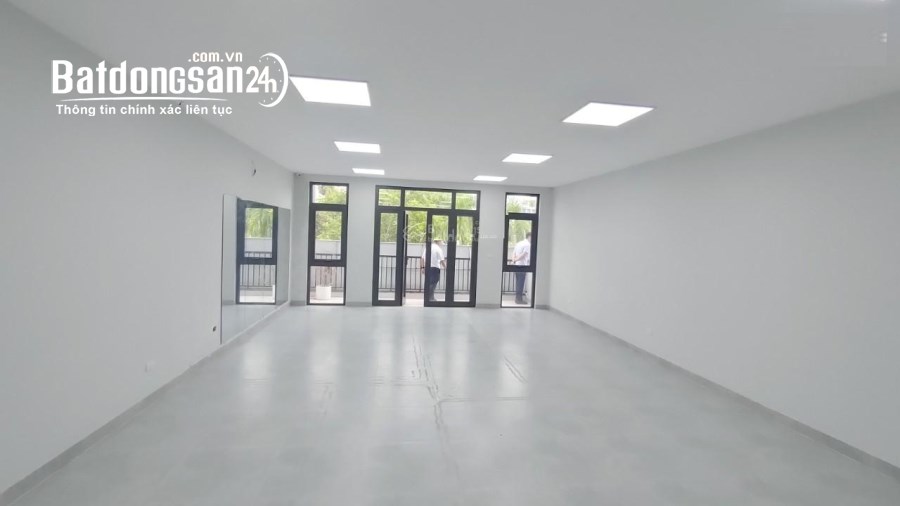 Nhà liền kề KĐT A10 Nguyễn Chánh. Dt 80m2 x 4T tầng, MT 6m, thông sàn có Thang Máy