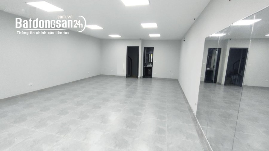 Nhà liền kề KĐT A10 Nguyễn Chánh. Dt 80m2 x 4T tầng, MT 6m, thông sàn có Thang Máy
