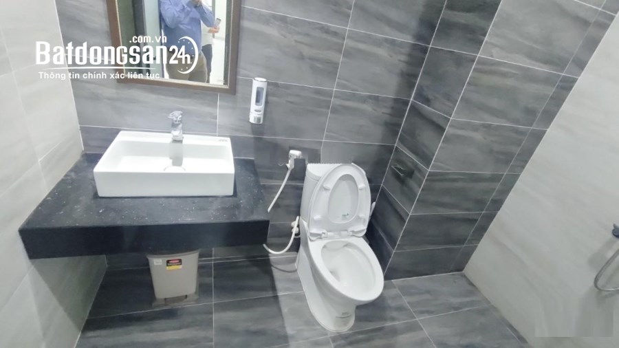 Nhà liền kề KĐT A10 Nguyễn Chánh. Dt 80m2 x 4T tầng, MT 6m, thông sàn có Thang Máy