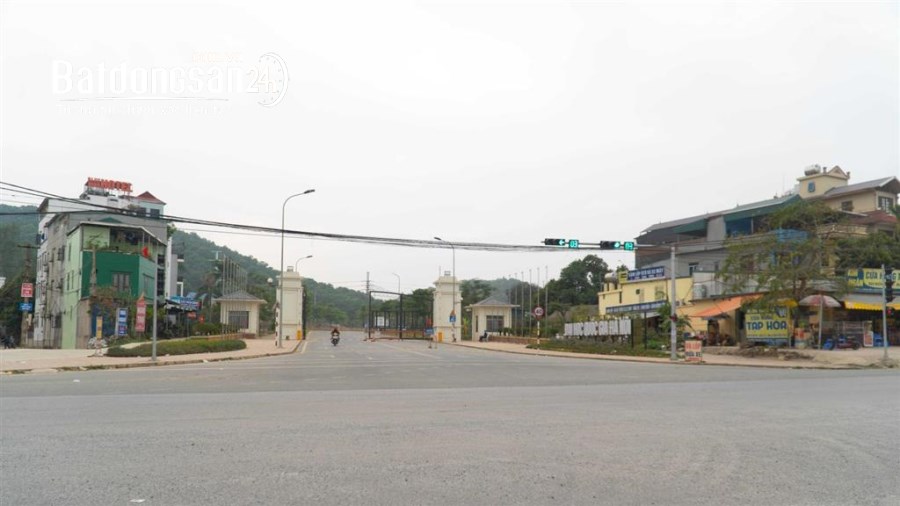 cam kết lô 300m giá nhập RẺ NHẤT Hòa Lạc: 2 mặt tiền đường lớn 11tr/m2. Gọi 091181165