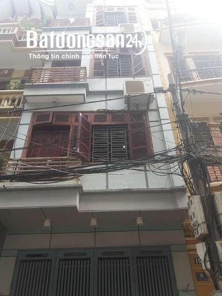 Nhà ngõ 6 phố Trần Quốc Hoàn, Diện tích 60m2 x 4,5 tầng, nhà cạnh trường Cấp 1,2,3 