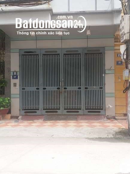 Nhà ngõ 6 phố Trần Quốc Hoàn, Diện tích 60m2 x 4,5 tầng, nhà cạnh trường Cấp 1,2,3 