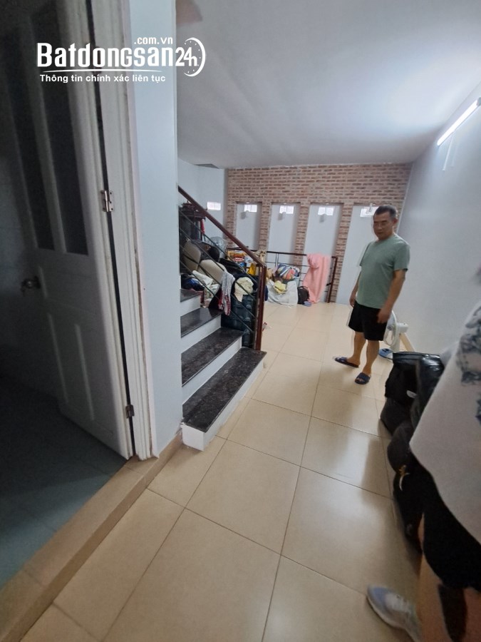 Nhà ngõ 16 phố Nguyễn Văn Huyên, Diện tích 68m2 x 4 tầng, măt tiền 5m, ngõ rộng 6m
