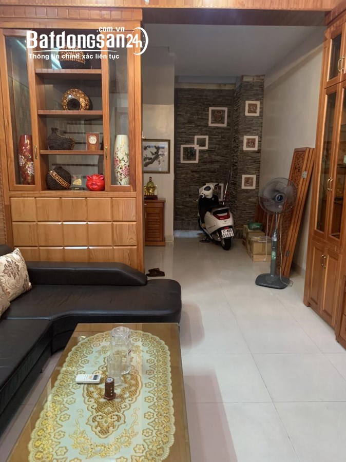 Cho thuê nhà ngõ 31 phố Trần Quốc Hoàn, Dt 40m2 x 5 tầng, ngõ rộng ô tô đậu cửa