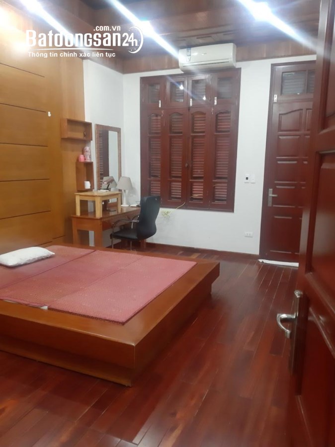 Cho thuê nhà ngõ 31 phố Trần Quốc Hoàn, Dt 40m2 x 5 tầng, ngõ rộng ô tô đậu cửa