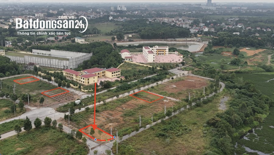 Bán lô góc 200m Ngã 3 đường đôi vỉa hè 5m đối diện trường mầm non DHQG