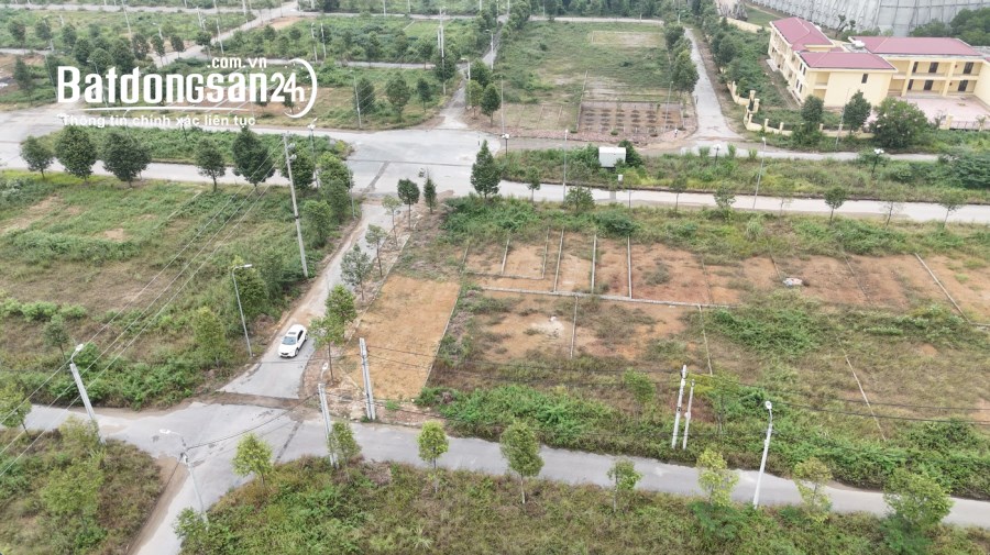 Bán lô góc 200m Ngã 3 đường đôi vỉa hè 5m đối diện trường mầm non DHQG