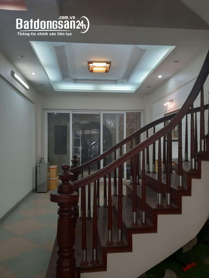 Cho thuê nhà phân lô ngõ 3 phố Phạm Tuấn Tài, Diện tích 60m x 5 tầng có ĐH, NL