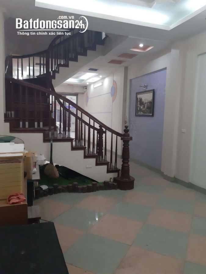 Cho thuê nhà phân lô ngõ 3 phố Phạm Tuấn Tài, Diện tích 60m x 5 tầng có ĐH, NL