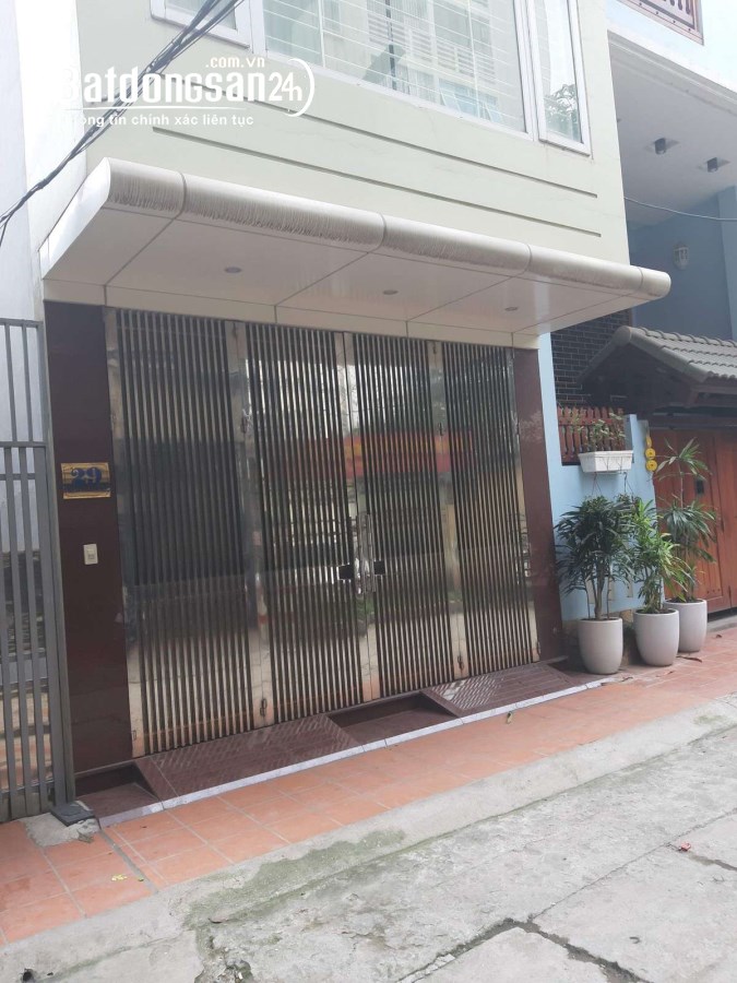 Nhà ngõ 118 phố Nguyễn Khánh Toàn. Diện tích 70m2 x 5 tầng ngõ rộng để ô tô