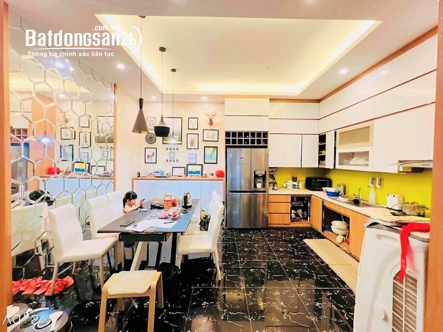 Bán nhà Trung Hòa, Cầu Giấy. Oto, Ở, gần công viên trường học. 90m2 x 4 Tầng. 5Tỷ