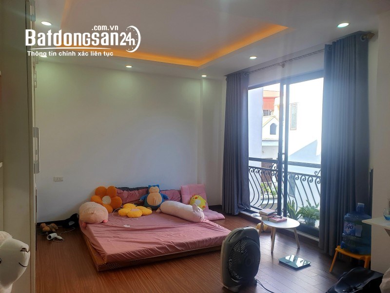 Bán nhà Vũ Đức Thận,Long Biên 5 tầng,34m2 oto đỗ cổng nhỉnh 3 tỷ