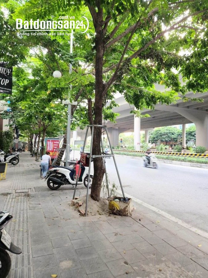 [ HIẾM ] BÁN NHÀ MP PHẠM VĂN ĐỒNG GIÁ ĐẦU TƯ 180M2, VỈA HÈ RỘNG, KD ĐỈNH. 