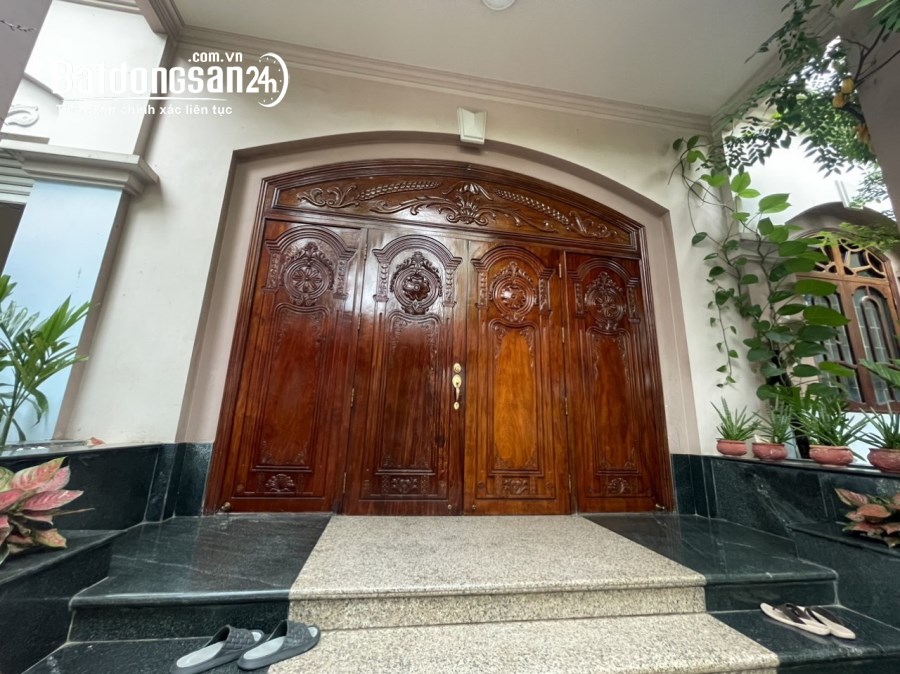 Bán biệt thự,99 Cộng Hòa, P4, Tân Bình, DT:12x20, 1tr3l, giá:39 tỷ