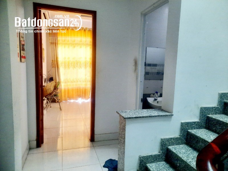 Bán nhà mặt tiền Nguyễn Trọng Tuyển, Tân Bình, 37m2, 4 tầng, giá rẻ
