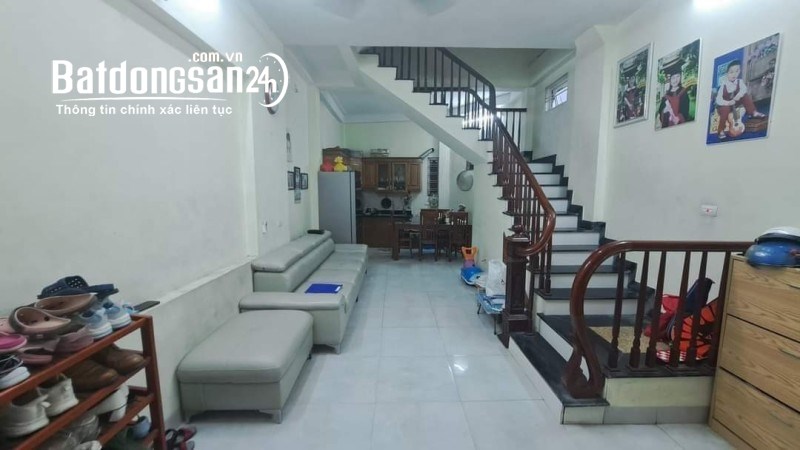 Bán nhà Ô Cách,Long Biên 35m2,4 tầng,Mt4m gần phố,dân xây chỉ 3 tỷ 