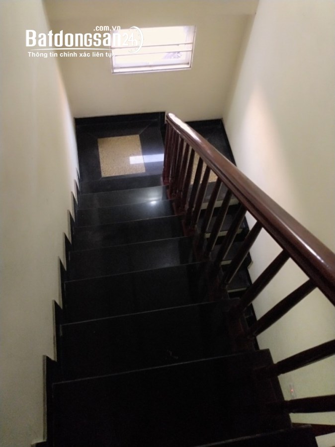 Bán nhà Ô Cách,Long Biên 35m2,4 tầng,Mt4m gần phố,dân xây chỉ 3 tỷ 
