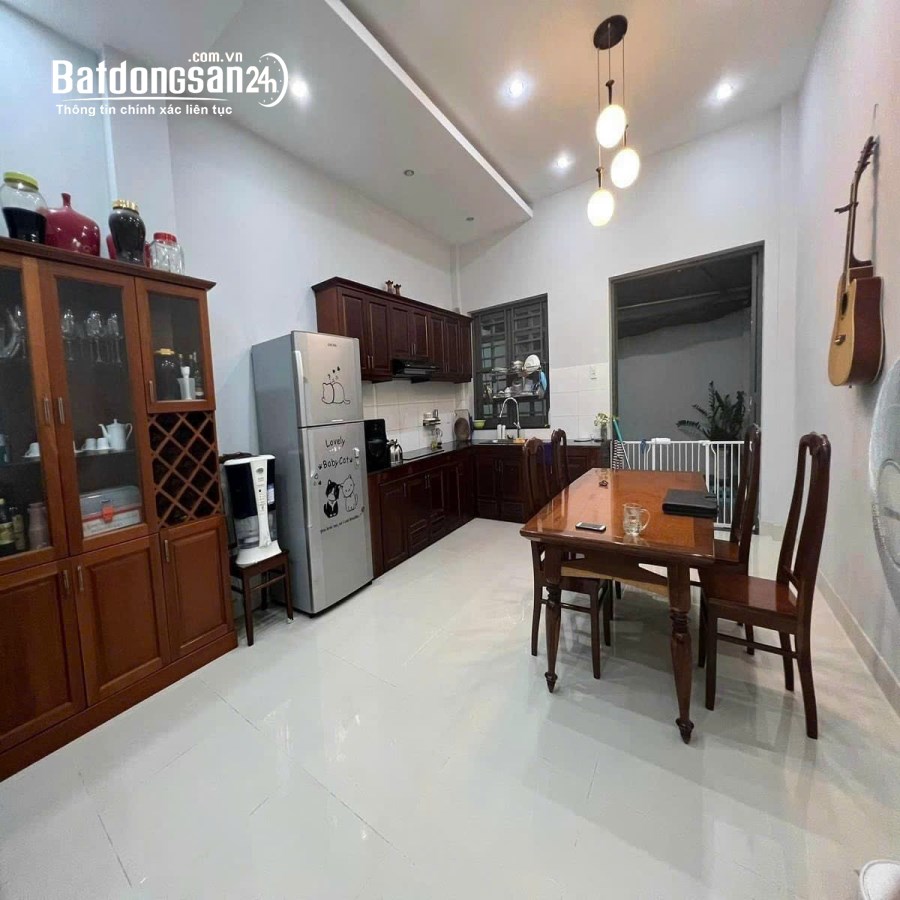 Bán nhà 254/43 Dương Quảng Hàm P5 Gò Vấp, DT 4,5x23m 4 tầng. Chỉ 10 tỷ