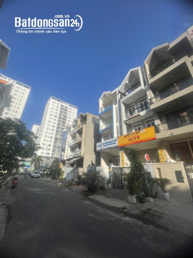 Tôi định cư nuóc ngoài cần bán gấp nhà 100m2 khu Himlam Quận 7 chỉ 24 tỷ.