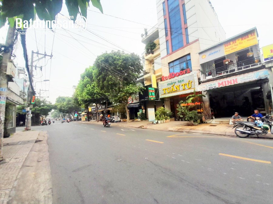  biệt thự gần chợ Tân Hương DT 8x18m, đường 16m, 4 tầng hơn 15 tỷ
