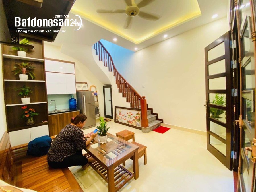 Nhà đẹp Đường La Thành nhỉnh 4 tỷ 37m2, mặt tiền sáng thoáng.