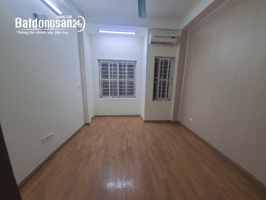 Hơn 2 tỷ có sổ nhà Tôn Đức Thắng 25M2, 5T, MT3.8M gần Văn Miếu 