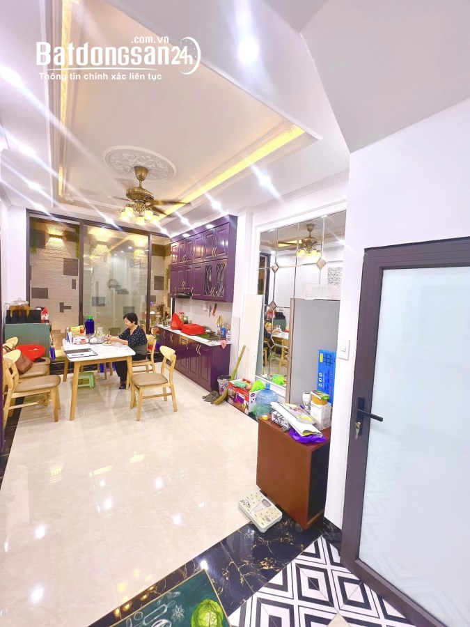 7 tỷ, Ngã Tư sở, 46m2 x 4 rầng Nhà mới sang xịn mịn- sổ nở hậu