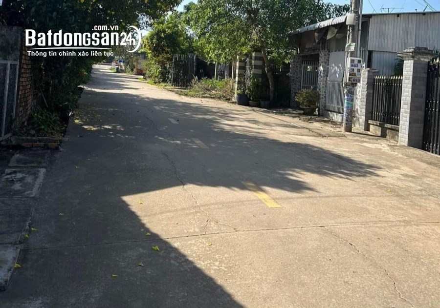 Công việc kinh doanh khó khăn nên tôi bán lỗ miếng đất 312 m2 để trả nợ 326 triệu