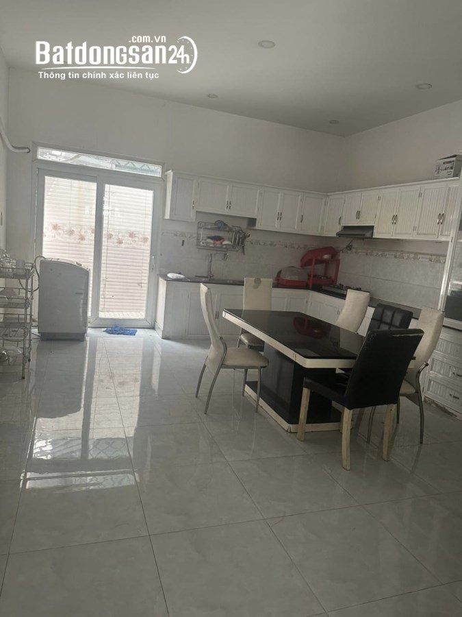 Nhà đẹp, giá rẻ, bán gấp. Nhà HXT 5x18m trệt 1 lầu APĐ 25. SHR full thổ. Giá 4 tỷ