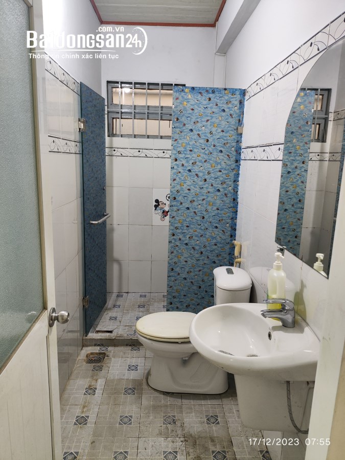 Cho thuê nhà đường 53, P.Bình Thuận, Quận 7.dt 6x22m,cấp 4