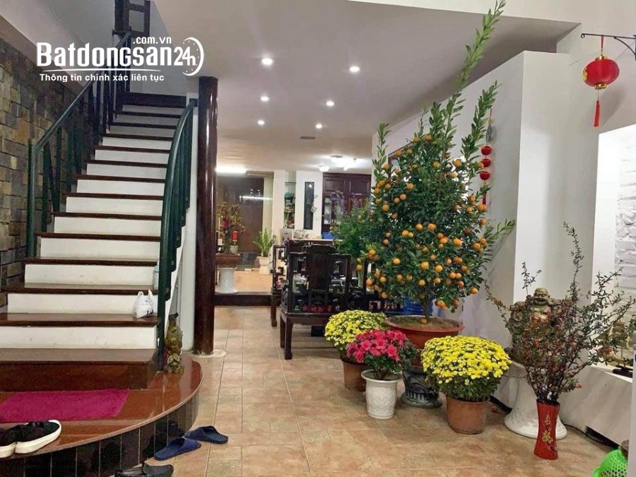 HIẾM Bán nhà Xuân Diệu dân xây chắc chắn 5 tầng 48m2, Lô góc, ô tô vào nhà, vỉa hè.