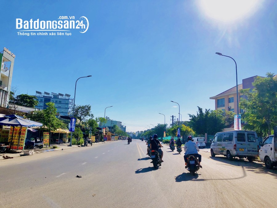 Bán nhà đường Bờ Bao Tân Thắng .DT:5x26m nhà cấp 4 giá 15 tỷ