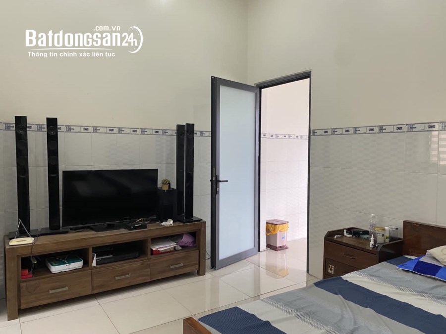 Bán gấp. Nhà HXT thông 5x18m trệt 1 lầu Tân Thới Hiệp 21. SHR full thổ. Giá 4,8 tỷ