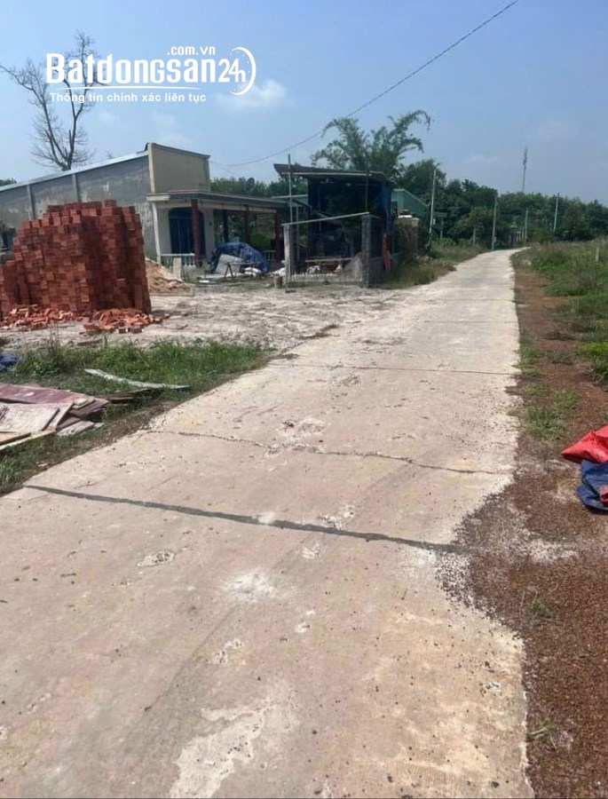 450m2  (10 ×45 )  có sẵn 100 thổ cư cần bán gấp trả nợ ngân hàng  giá 375 triệu 