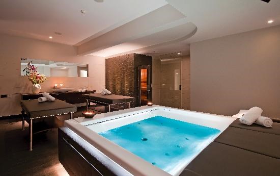 BÁN NHÀ MT NGÔ GIA TỰ Q10 DT287M2 NGANG 11M KD ĐỈNH ,HĐ THUÊ 3 TỶ/1 NĂM