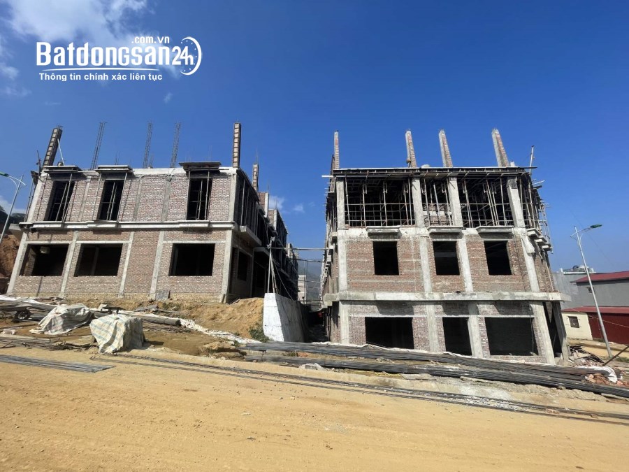 Bán Đất Nền Trung Tâm Hành Chính Sapa Cách Hồ Sapa 700m Đã có sổ lâu dài 