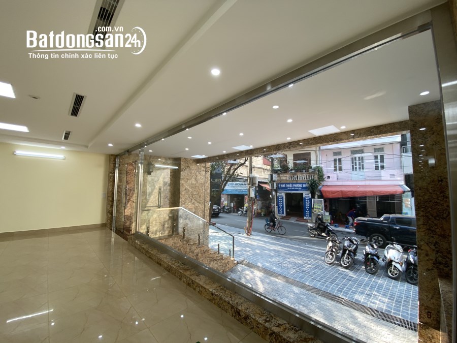 Bán toà văn phòng 9 tầng mặt phố Hoàng Ngân DT220m2 MT10m. Giá 135 tỷ