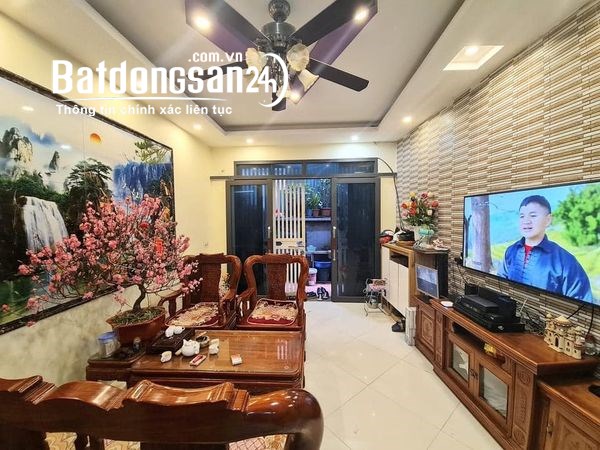 Bán nhà Phạm Ngọc Thạch, 43m*5T*5.7 tỷ,nhà đẹp gần phố, lô góc.0902190285