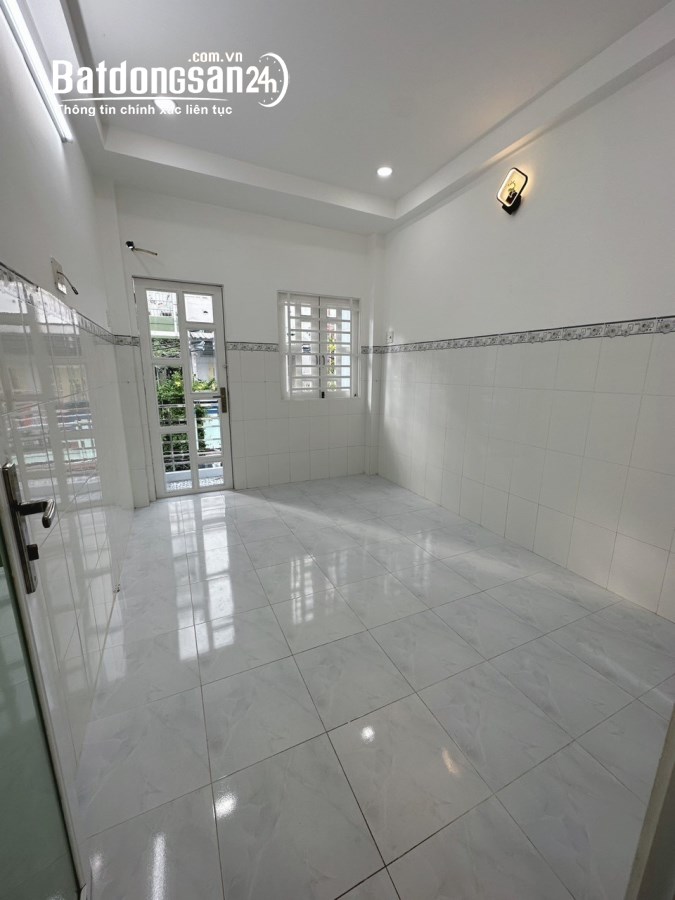 BÁN NHÀ HỒNG BÀNG BTCT QUẬN 11, 35M2,  HXH 5M, 4 TỶ HƠN