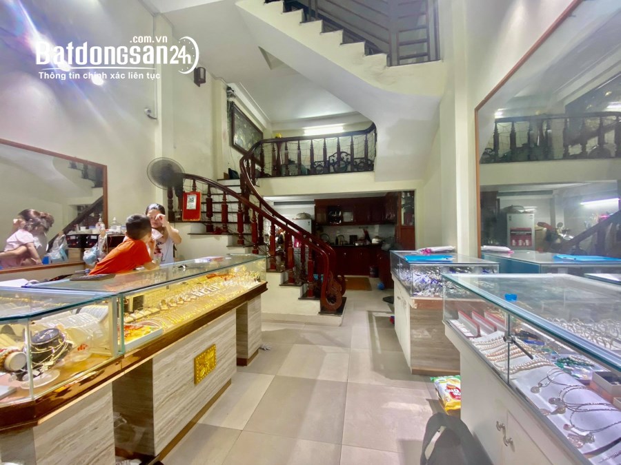 Bán biệt thự hẻm 6m, 4 tầng, 6 x 13.5m, Nhà Bè, gần Huỳnh Tấn Phát, nhỉnh 8 tỷ.