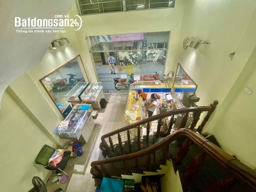Bán biệt thự hẻm 6m, 4 tầng, 6 x 13.5m, Nhà Bè, gần Huỳnh Tấn Phát, nhỉnh 8 tỷ.