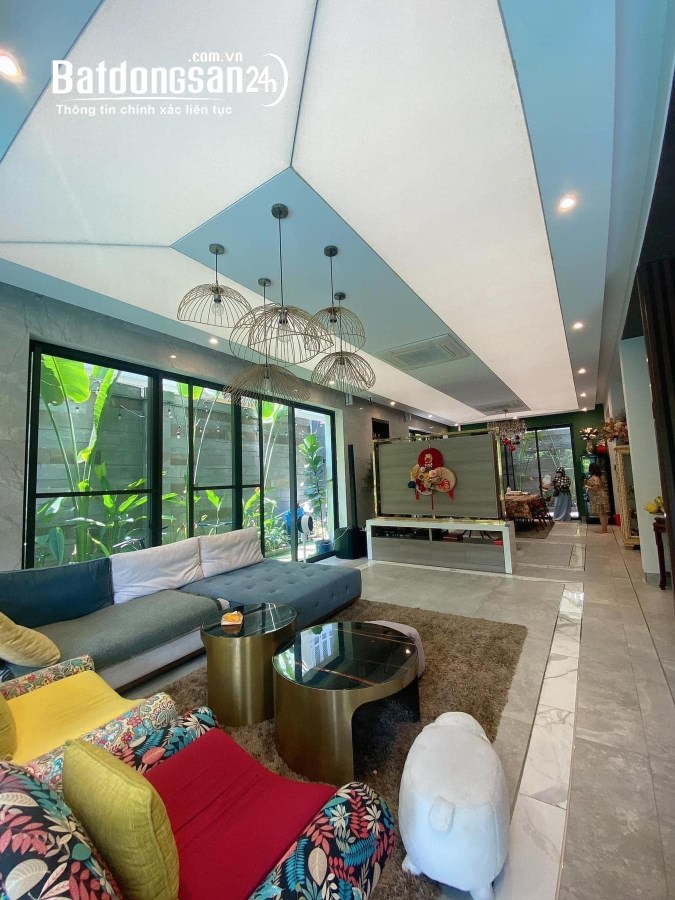 Bán Gấp Nhà Khu Đô Thị Ciputra Tây Hồ 250m2, 4 Tầng, MT 10, Giá 65 tỷ LH 0868868383 