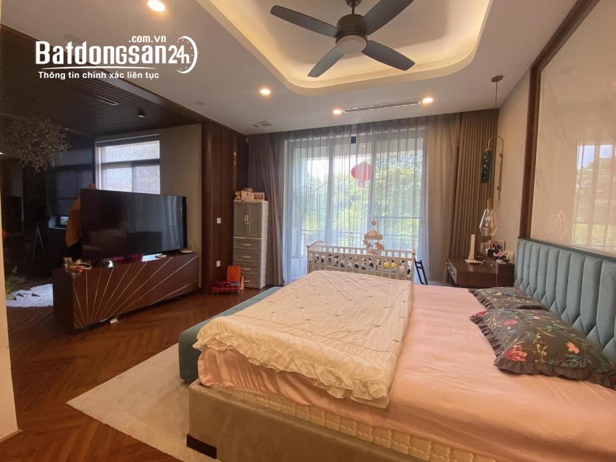 Bán Gấp Nhà Khu Đô Thị Ciputra Tây Hồ 250m2, 4 Tầng, MT 10, Giá 65 tỷ LH 0868868383 