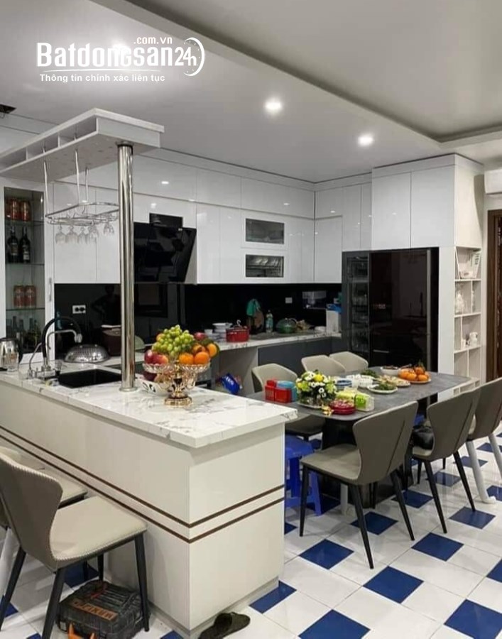 Bán đất tặng nhà 4T mặt phố Trần Vỹ 68m giá 22 tỷ, vỉa hè rộng, kinh doanh số một